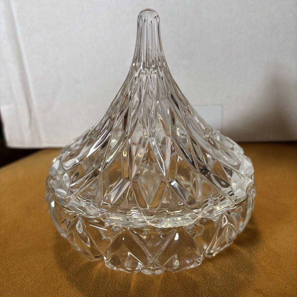 Kisses Crystal‎ Kiss Covered Candy Dish 5.5" X 5" Clear Heavy